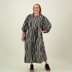 Metsola Kaikki Aikuisten Vaatteet|Mekot>ALLEY VOLUME SLEEVE MIDI DRESS -MEKKO | LICORICE