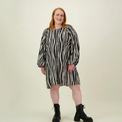 Metsola Kaikki Aikuisten Vaatteet|Mekot>ALLEY VOLUME SLEEVE TUNIC DRESS -MEKKO | LICORICE