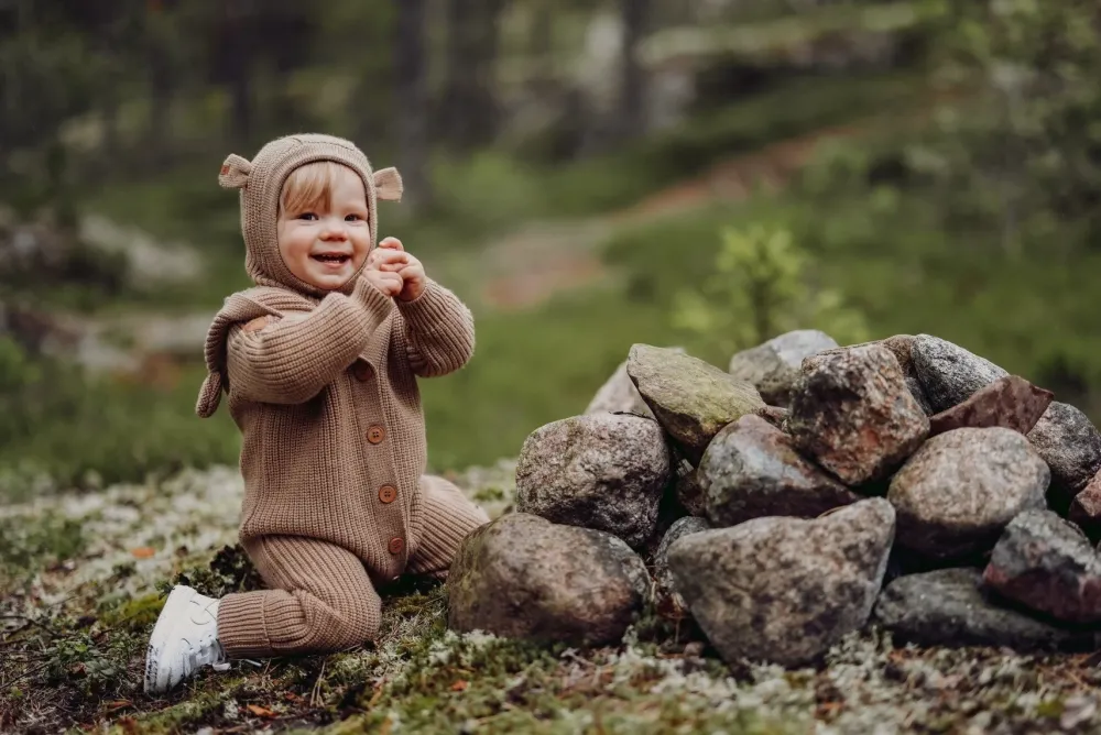 Metsola Merinovillavaatteet|Jumpsuitit>BEAR KNIT -MERINOVILLAHAALARI VAUVALLE | PEANUT BUTTER