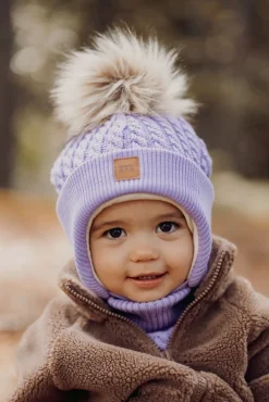 Metsola Päähineet Ja Huivit|Merinovillapipot>FUR POM CABLE BABY BEANIE -MERINOVILLAPIPO | ICY LILAC