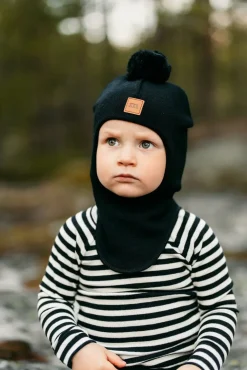 Metsola Päähineet Ja Huivit|Merinovillapipot>POM POM HELMET -KYPÄRÄMYSSY, MERINOVILLA | BLACK